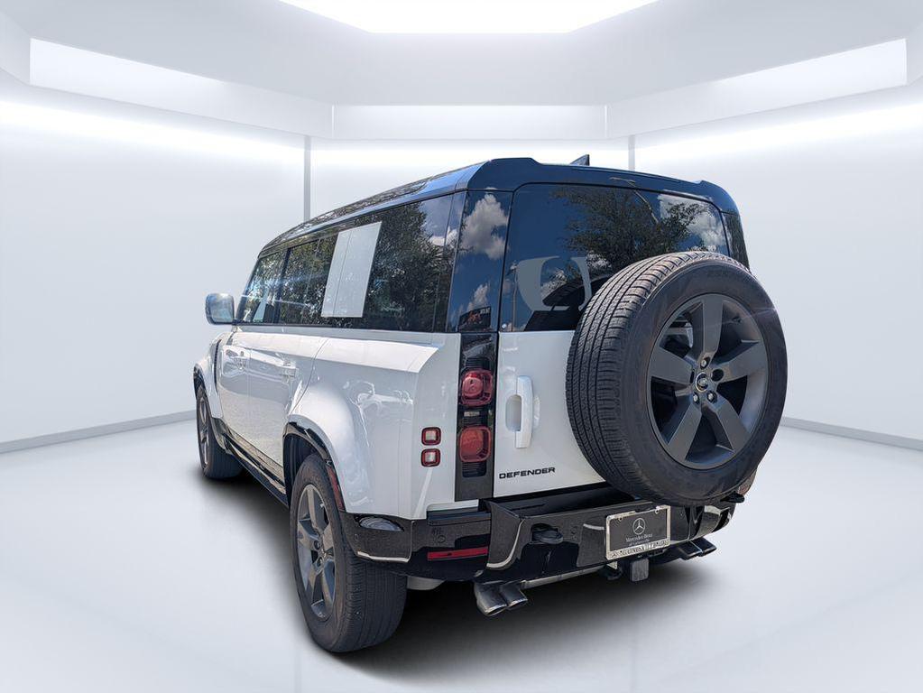 Land Rover Defender 2025