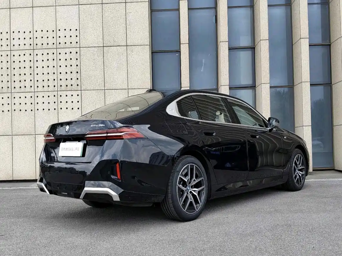 BMW i5 2024