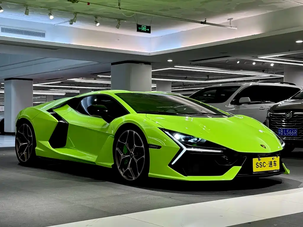 Lamborghini Revuelto 2025