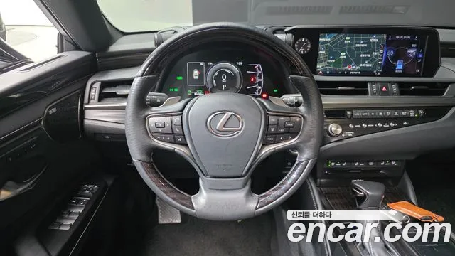 Lexus ES 2020