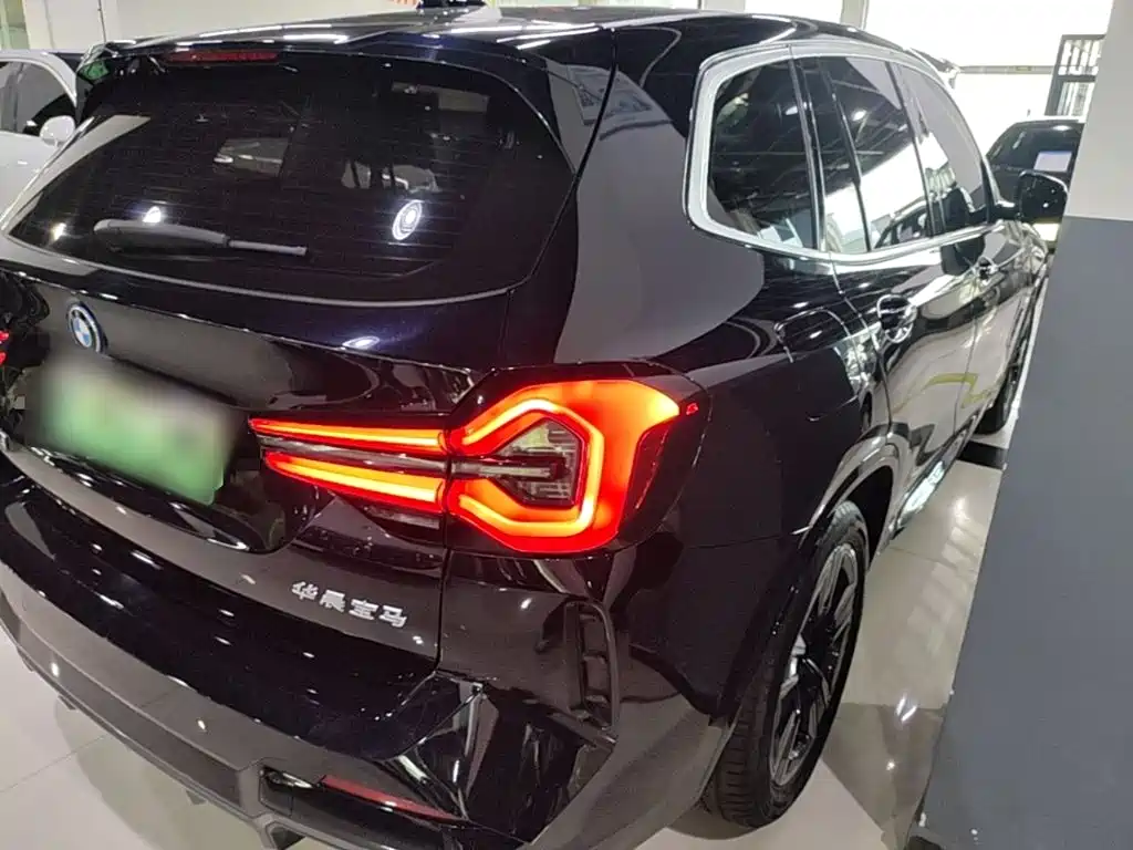 BMW iX3 2024