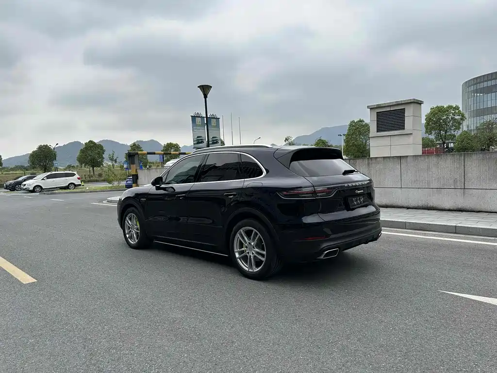 Porsche Cayenne 2022