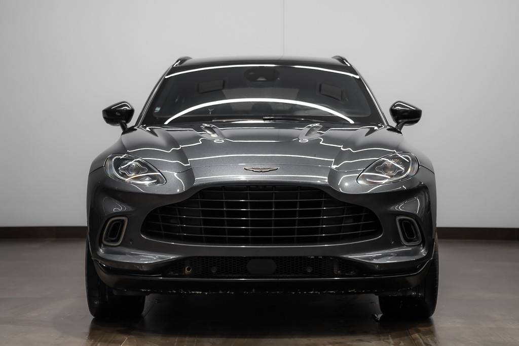 Aston Martin DBX 2021