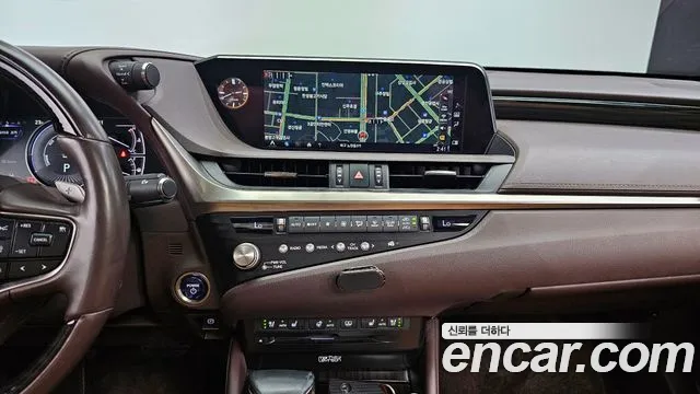 Lexus ES 2020
