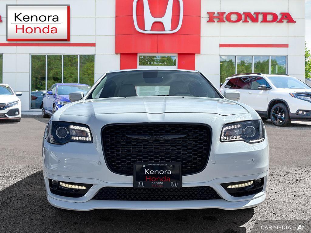 Chrysler 300 2023
