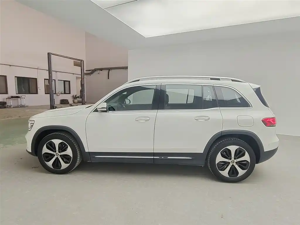 Mercedes-Benz GLB 2026