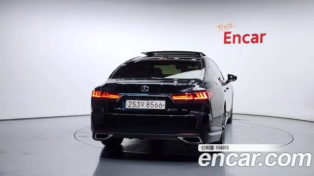 Lexus LS 2022