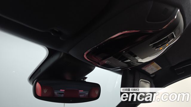 Maserati Ghibli 2021