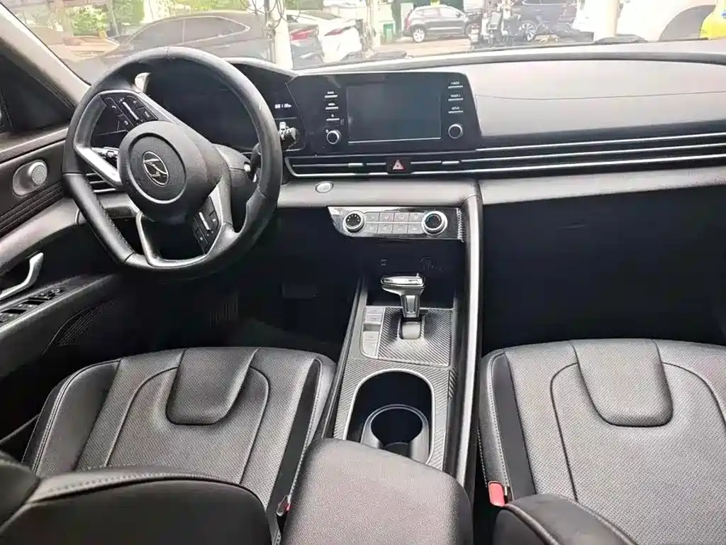 Hyundai Elantra 2021