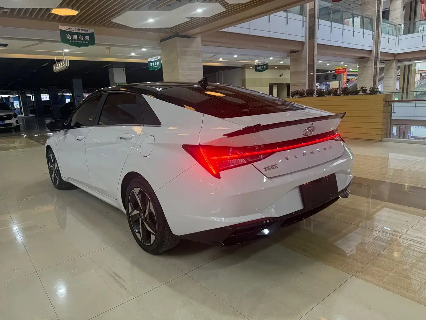 Hyundai Elantra 2022