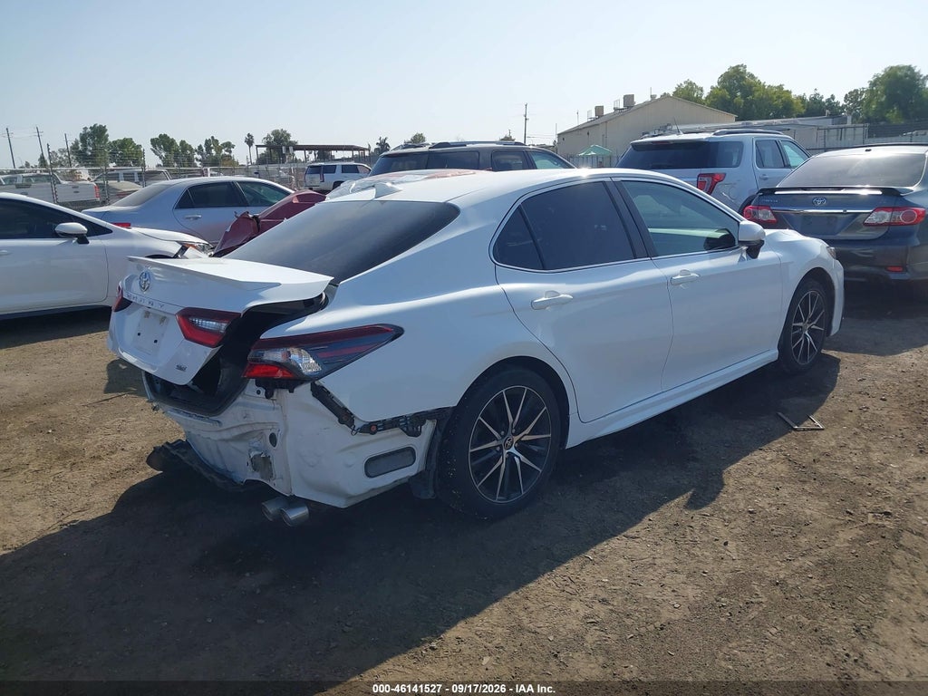 Toyota Camry 2021