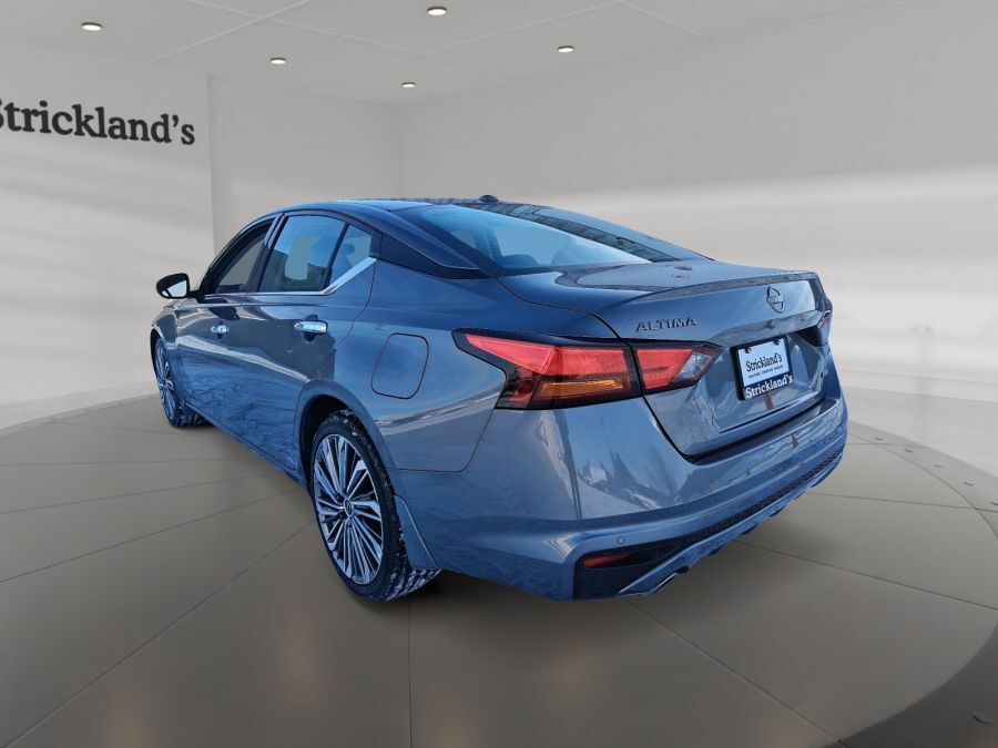 Nissan Altima 2023