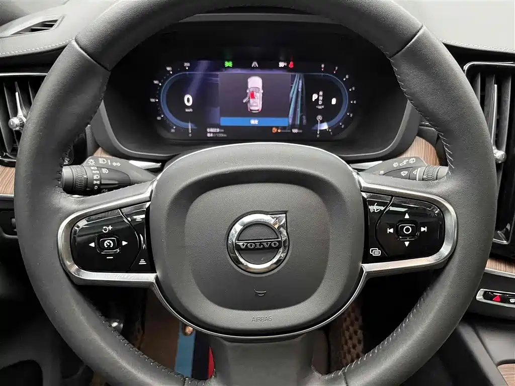 Volvo XC60 2022