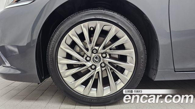 Lexus ES 2022