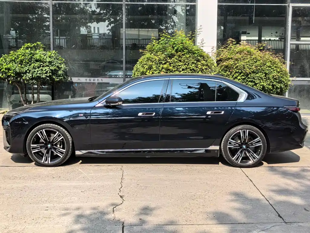 BMW i7 2023
