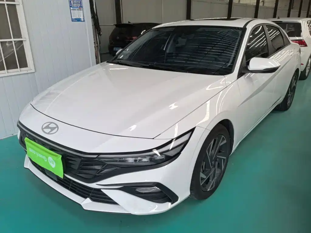 Hyundai Elantra 2025