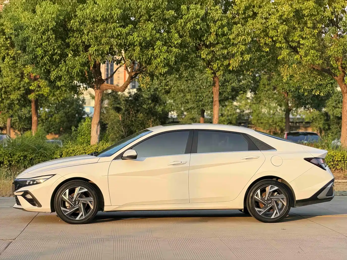 Hyundai Elantra 2024