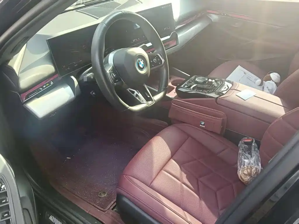 BMW i5 2025