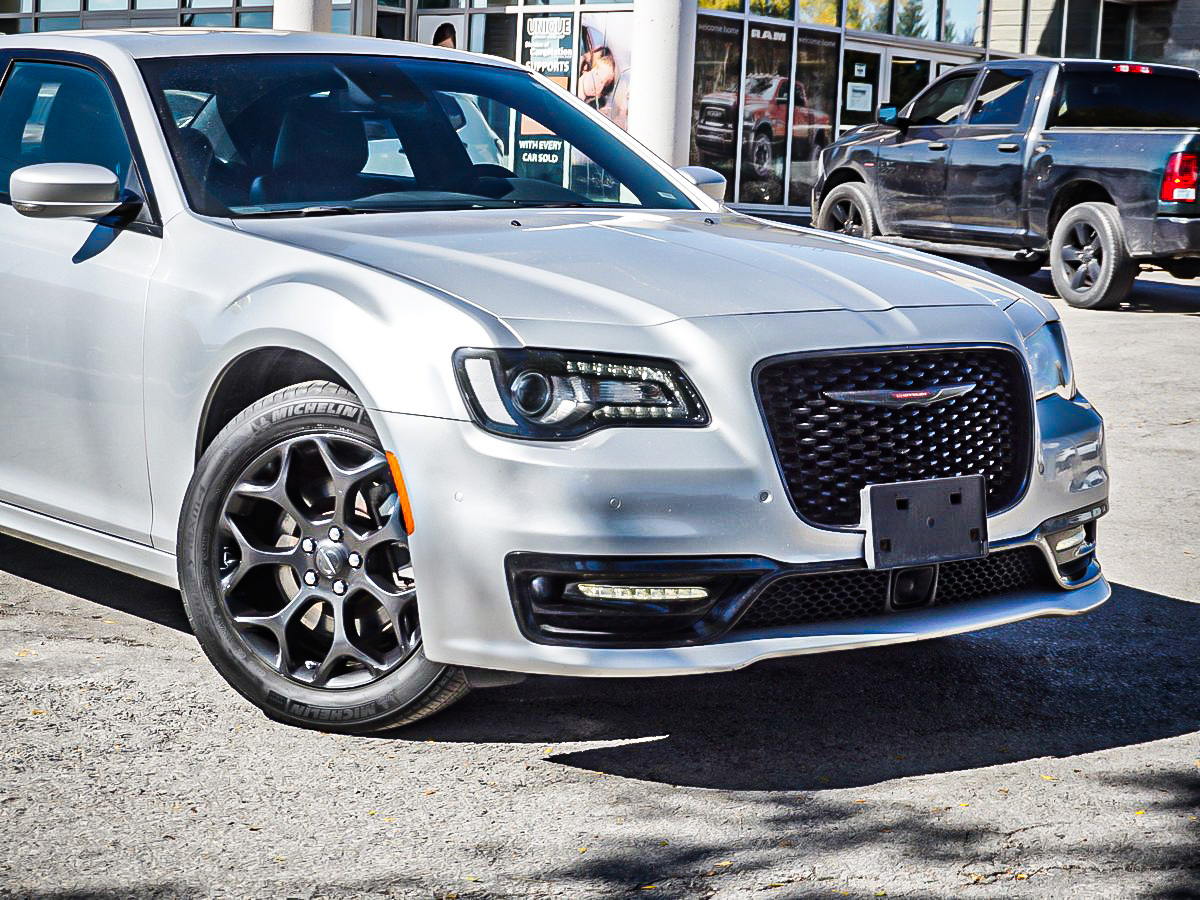 Chrysler 300 2023