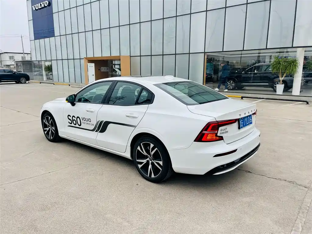 Volvo S60 2024