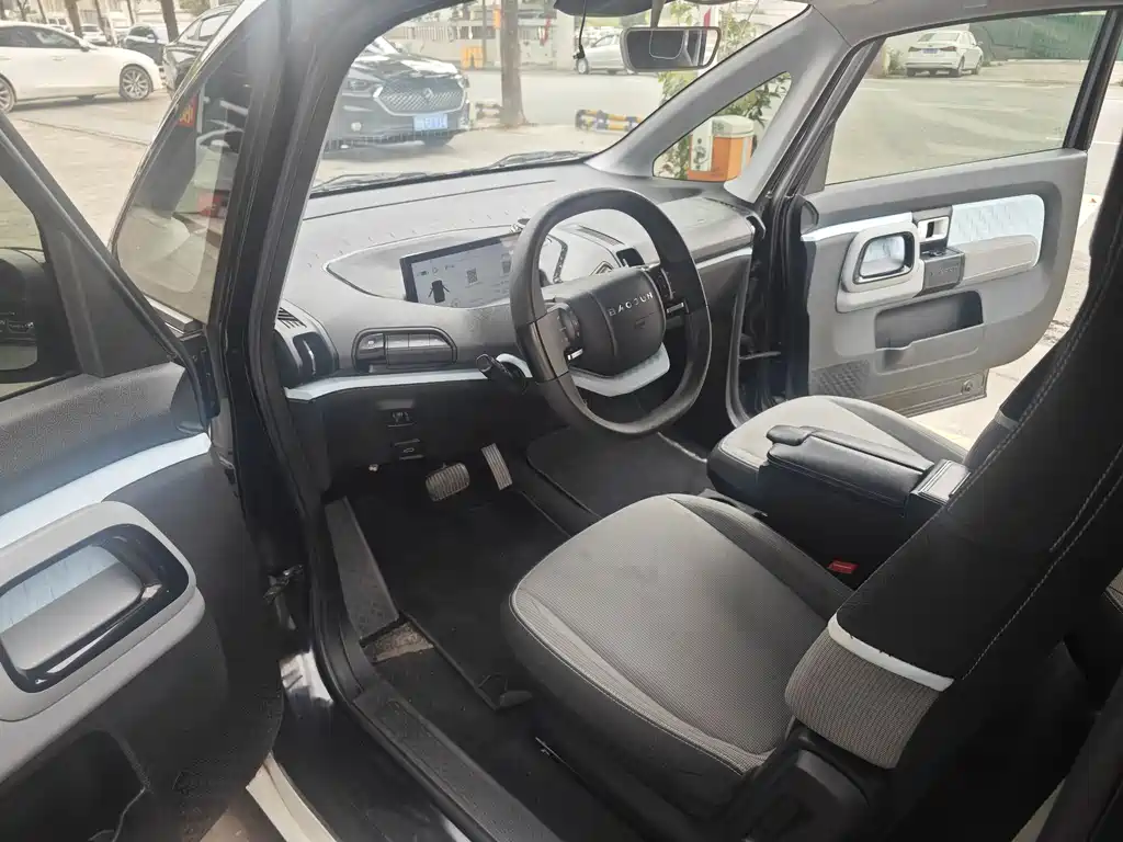 Baojun E300 2021