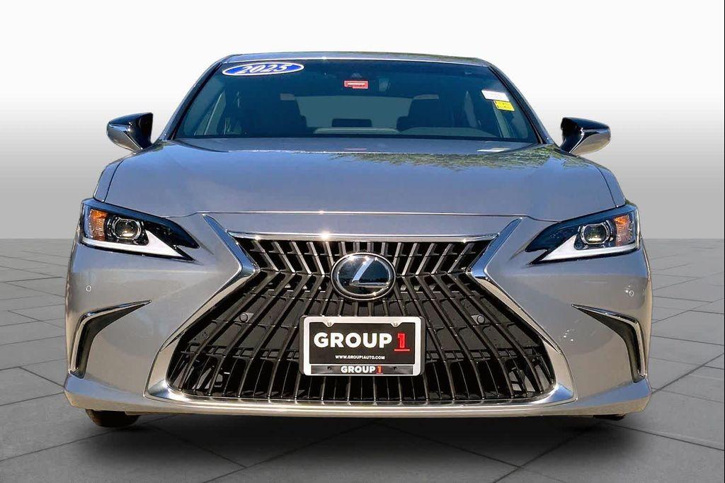 Lexus ES 2025