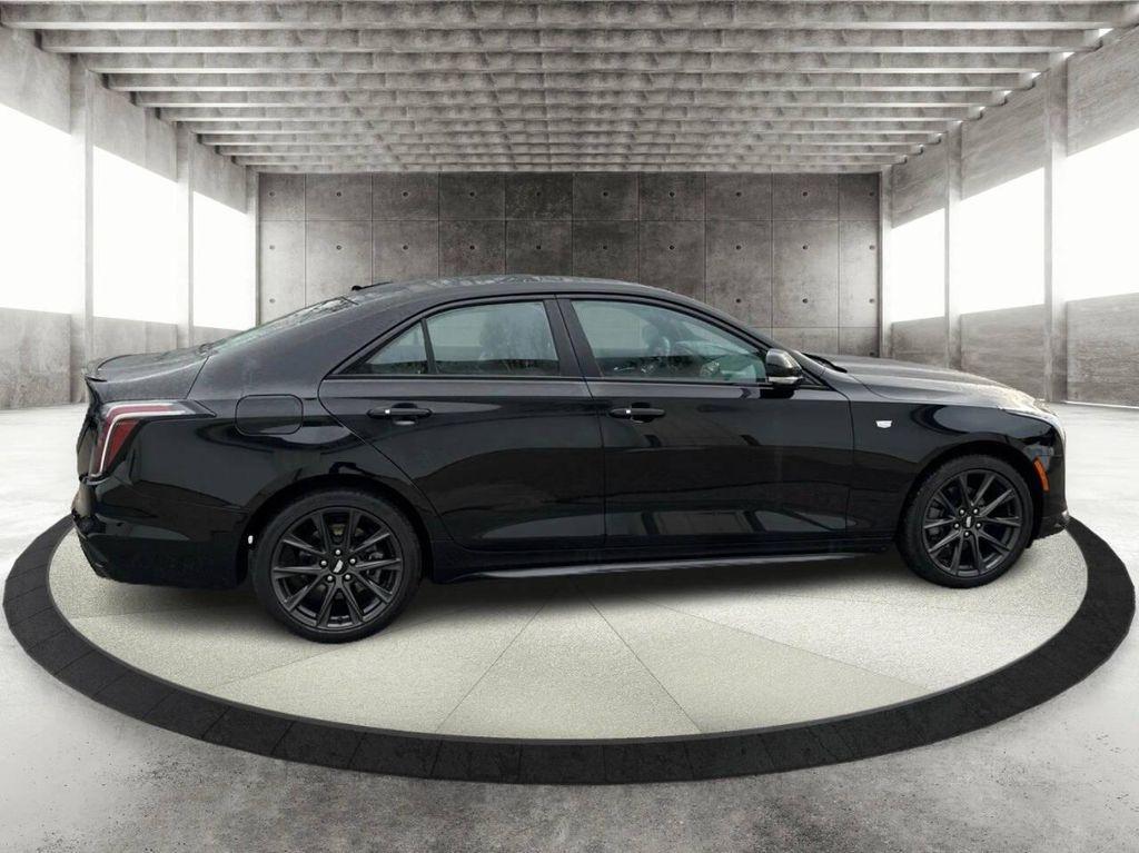 Cadillac CT4 2025