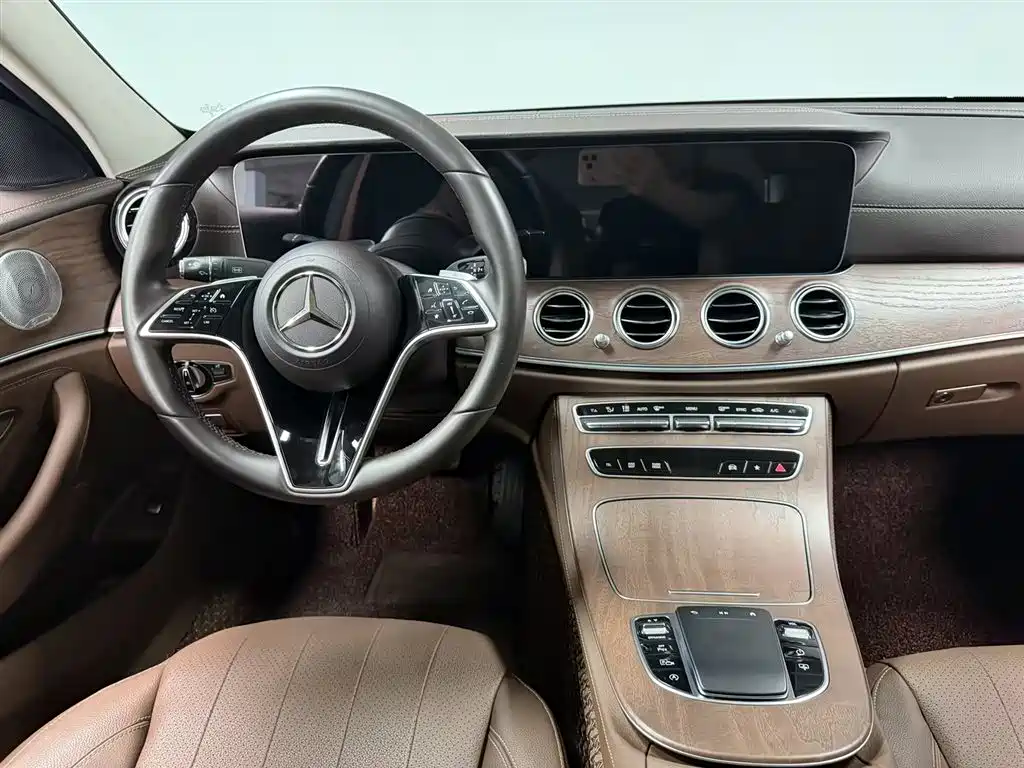 Mercedes-Benz E-Класс 2023