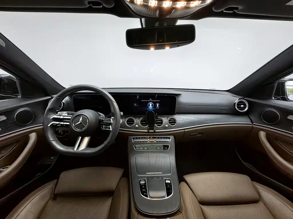Mercedes-Benz E-Класс 2022