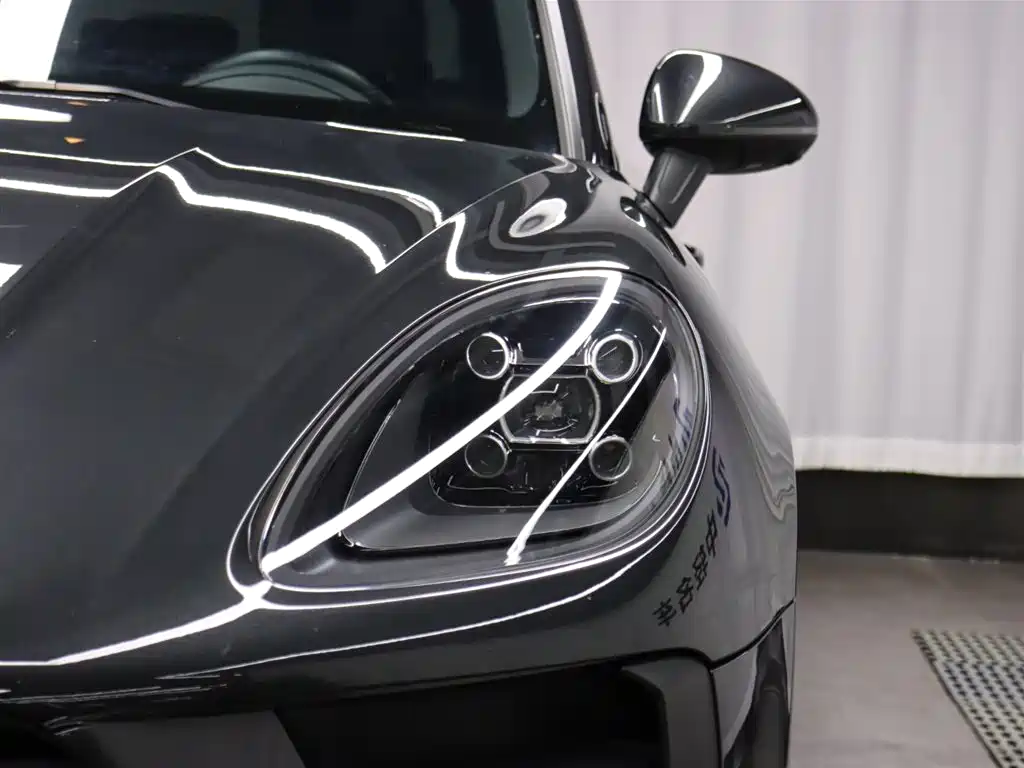 Porsche Macan 2021