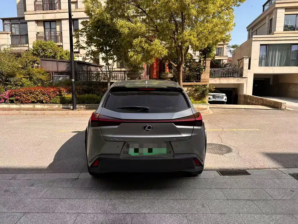 Lexus UX 2022