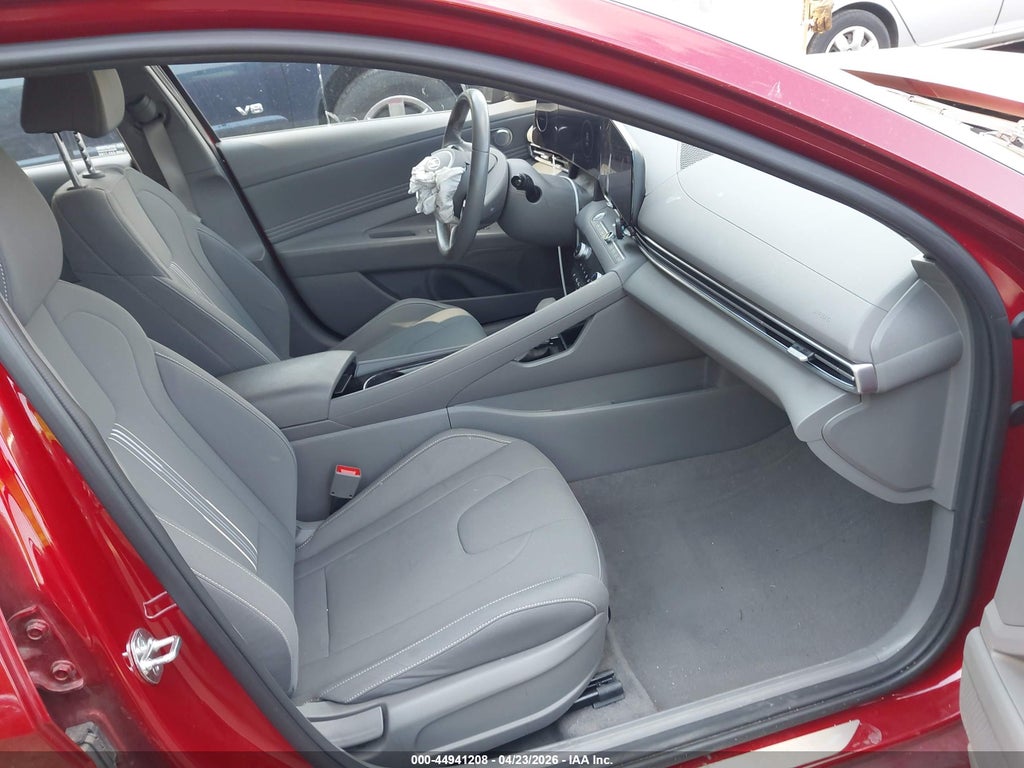 Hyundai Elantra 2024