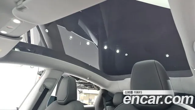 Tesla Model Y 2025