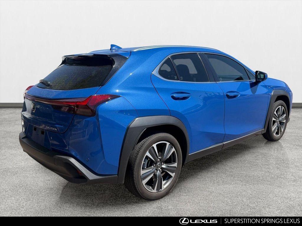Lexus UX 2024
