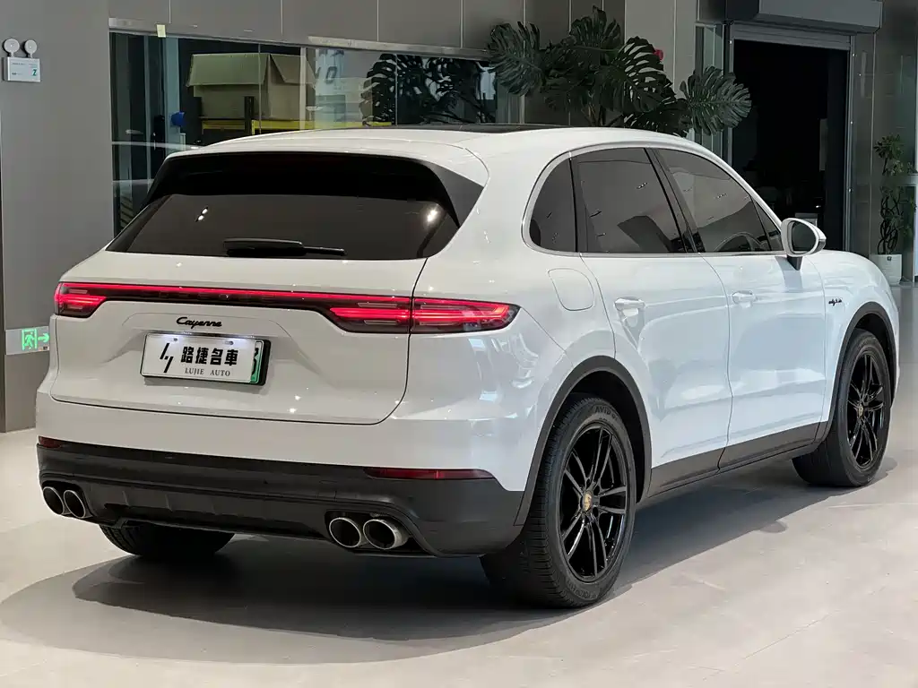 Porsche Cayenne 2022