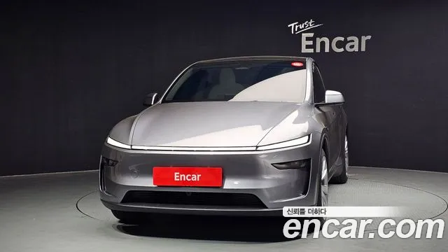 Tesla Model Y 2025