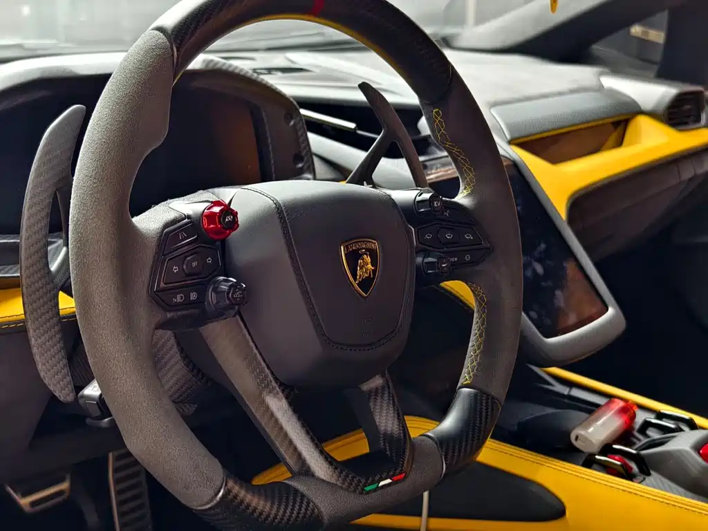 Lamborghini Revuelto 2025