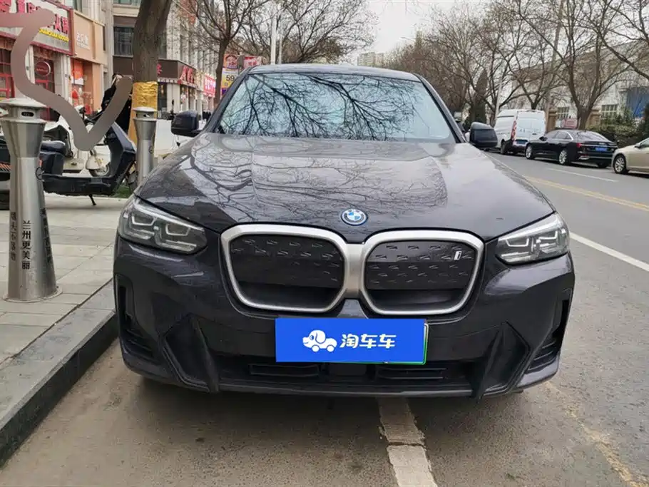 BMW iX3 2024