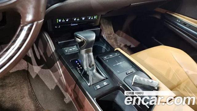Lexus ES 2020