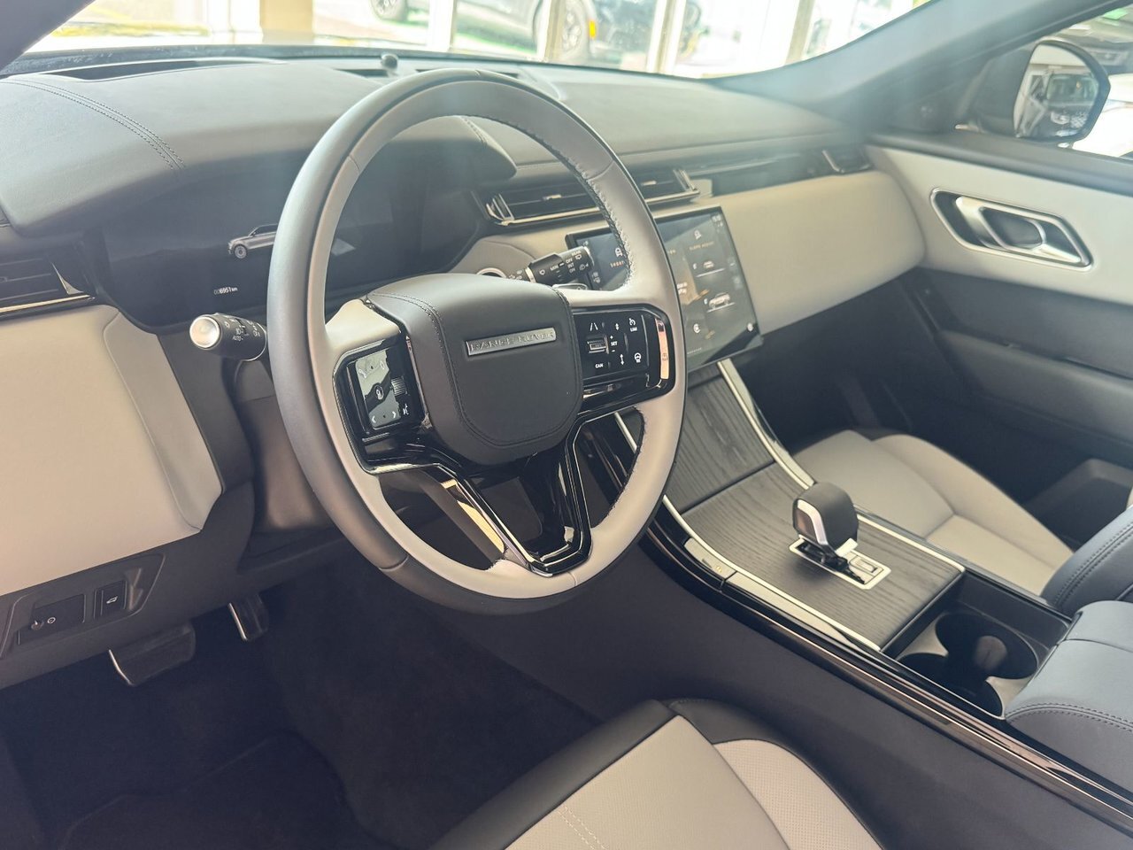 Land Rover Range Rover Velar 2026