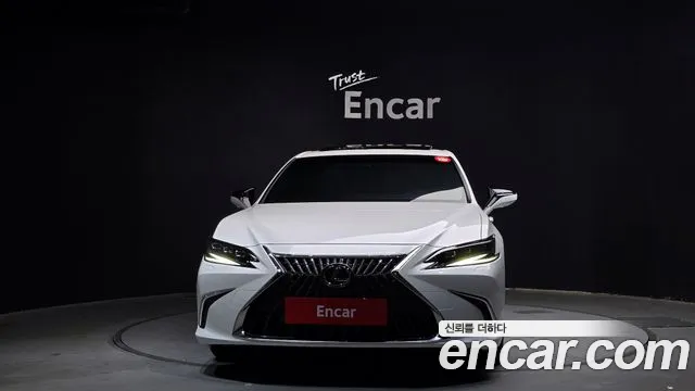 Lexus ES 2024