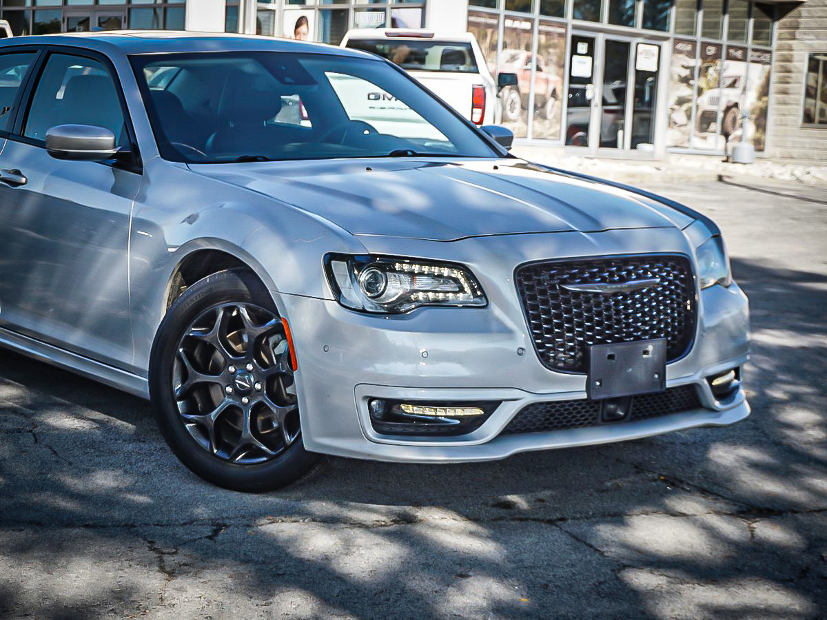 Chrysler 300 2023