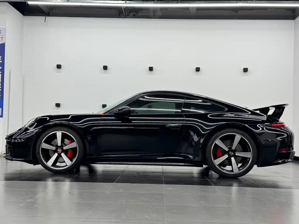 Porsche 911 2025