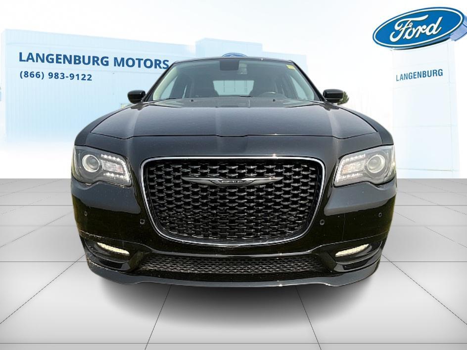 Chrysler 300 2022