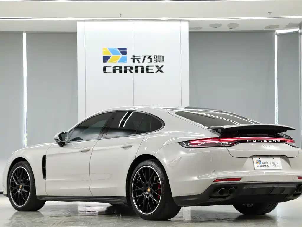 Porsche Panamera 2023