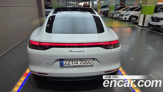 Porsche Panamera 2023