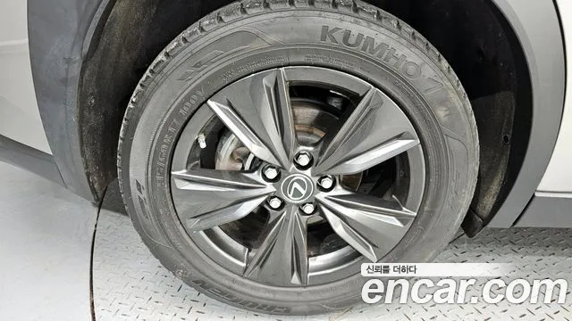 Lexus UX 2021