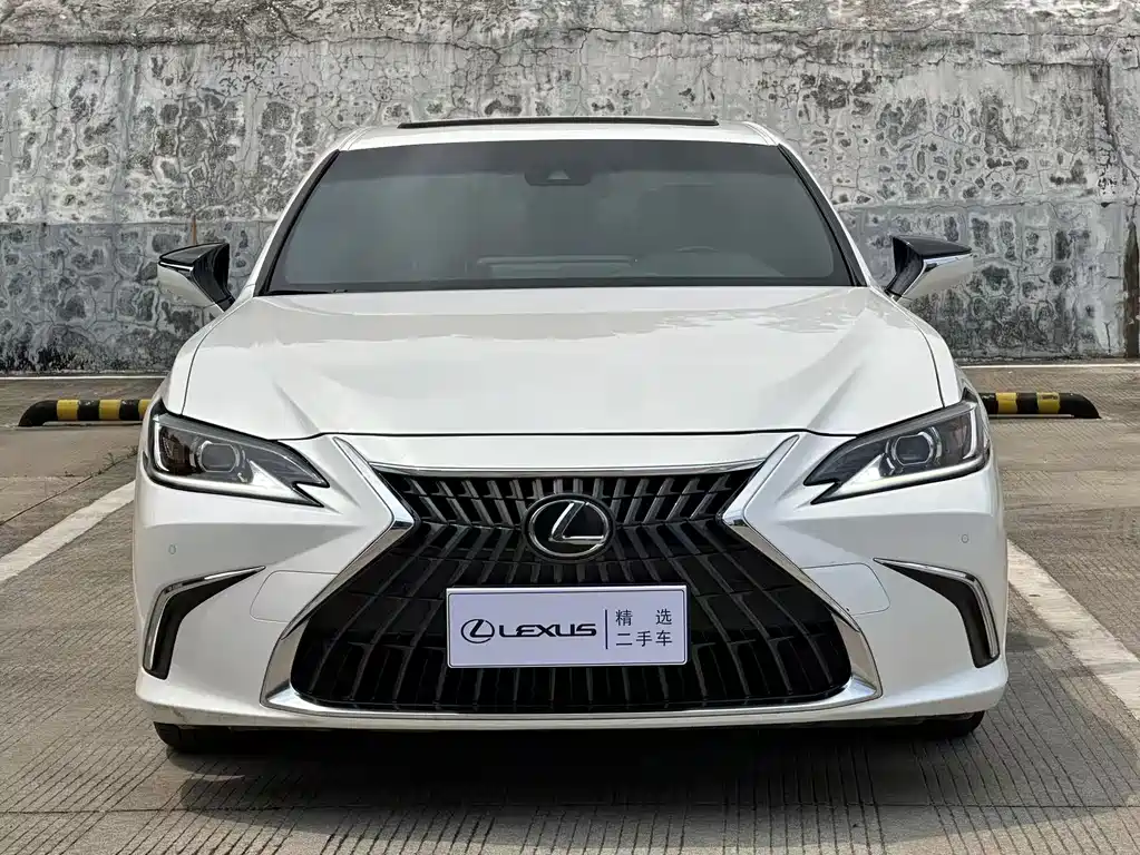 Lexus ES 2023