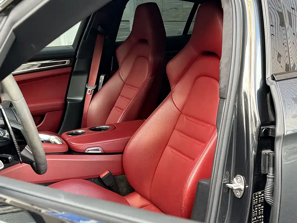 Porsche Panamera 2021