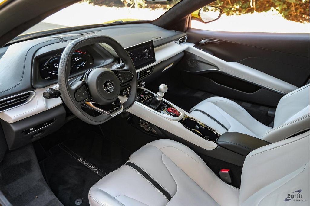 Lotus Emira 2025